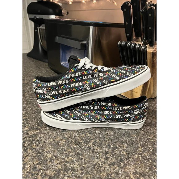 Vans Doheny Lowtop 2022 Pride Love Wins Mens 10 - Picture 10 of 11